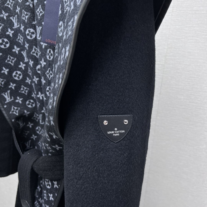 l0vis Vvtt0n outwear